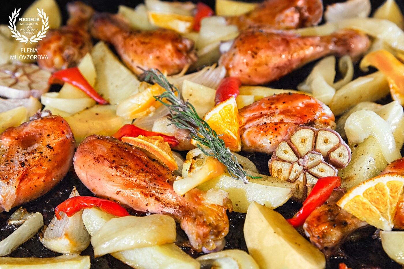 I like this home-cooked meal. Cooked in the oven, chicken, onions, potatoes, sweet pepper and orange. Decorated with herbs. I wanted to convey the juiciness and flavor of this delicious dish.