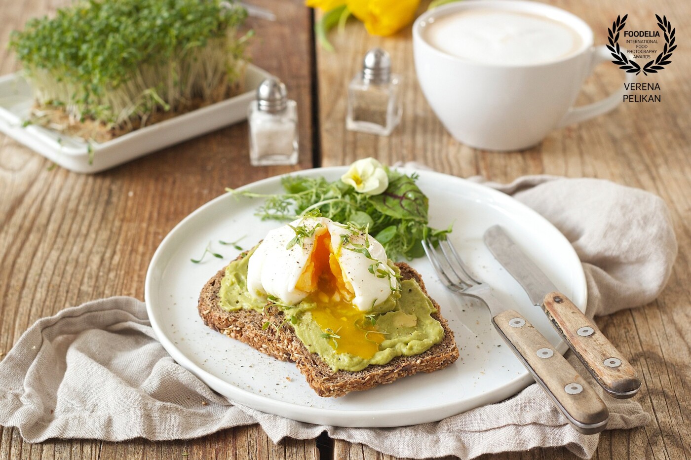 Poached egg on avocado bread - easy to make and delicious. <br />
Recipe can be found on my website https://www.sweetsandlifestyle.com/rezept/pochiertes-ei-auf-avocadobrot/