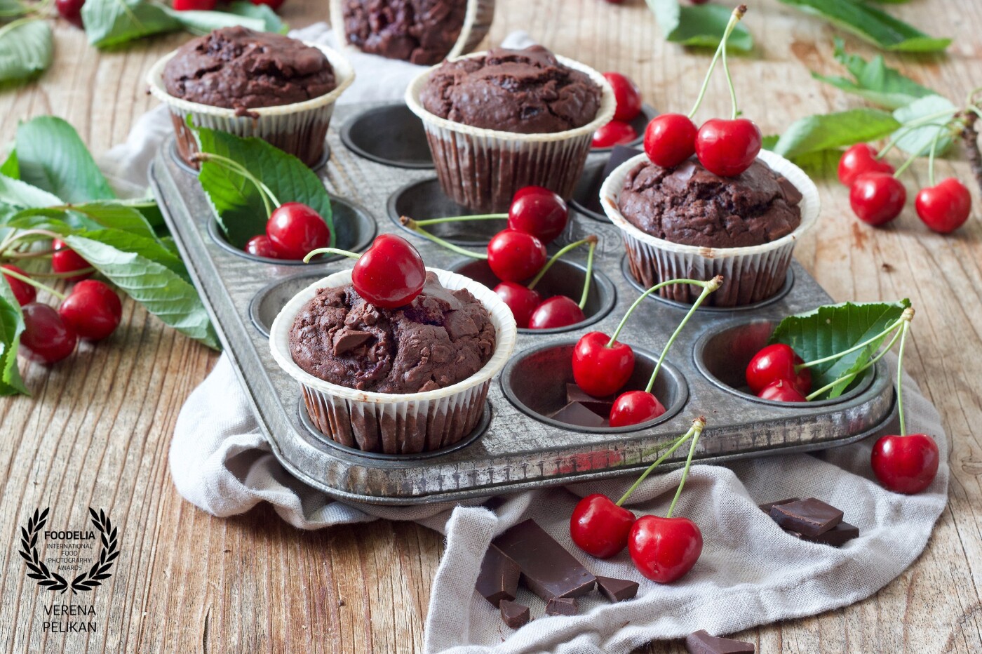 Moist chocolate cherry muffins- these chocolate muffins are bursting with fresh cherries and chocolate chips. Recipe can be found on my website: https://www.sweetsandlifestyle.com/rezept/schoko-kirsch-muffins/