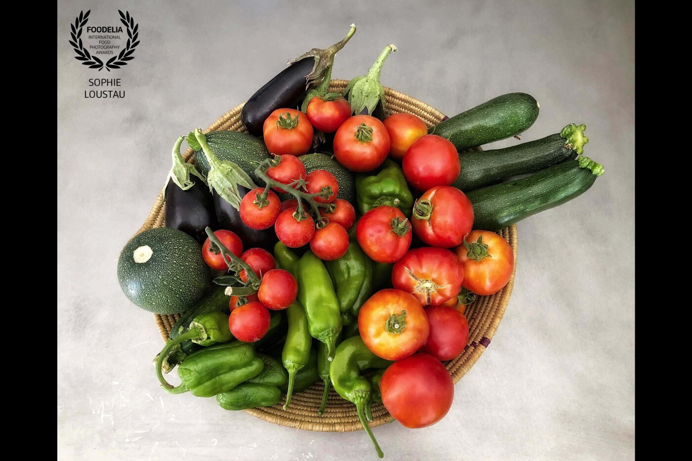 This is a personal work. <br />
A friend’s garden vegetables and fruits.<br />
Organic, good... a better way to appreciate the taste!<br />
Photograph in the natural light.