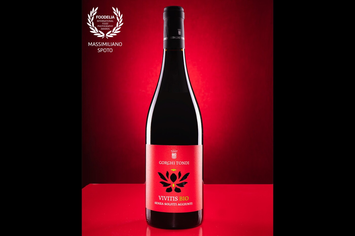 Theme: Sicilian Bio Red Wine<br />
Camera: Sony Alpha A7RII<br />
Lens: Sony 50 mm f 2,8 macro<br />
Flash: Elinchrom with two strip softbox<br />
Settings: ISO 64, 1/125 sec at f/13 with a tripod<br />
Shot in my studio<br />
Food Stylist: Stefania Di Fato (@stefaniadifato on Instagram)