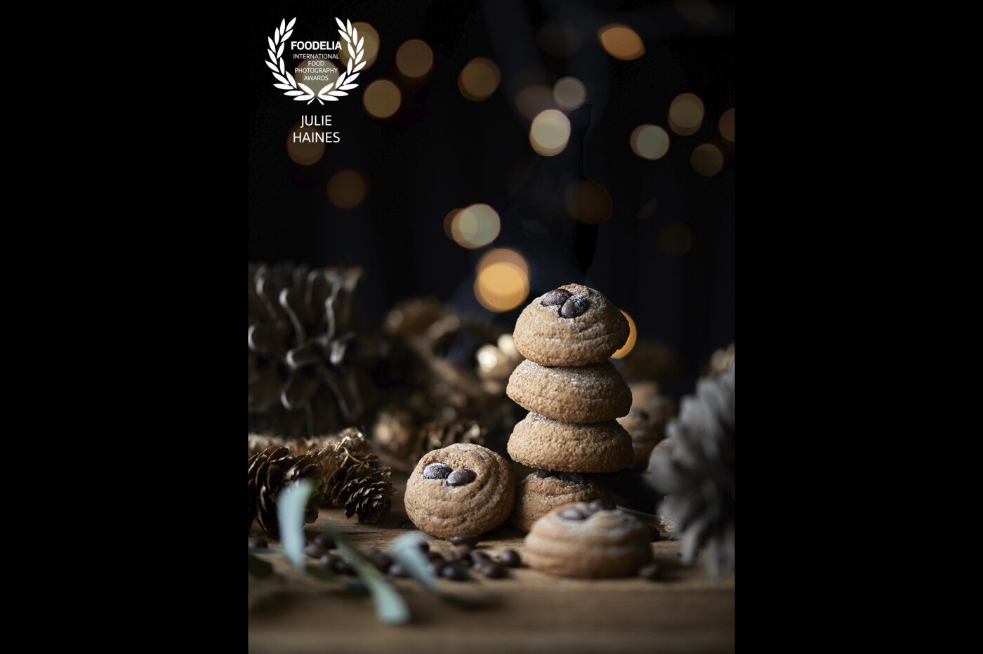 A little bit of holiday magic. These little latte biscuits are delicious with coffee.<br />
Canon 5D MIV  /  ISO 200   /  1/320s  /  f2.8 