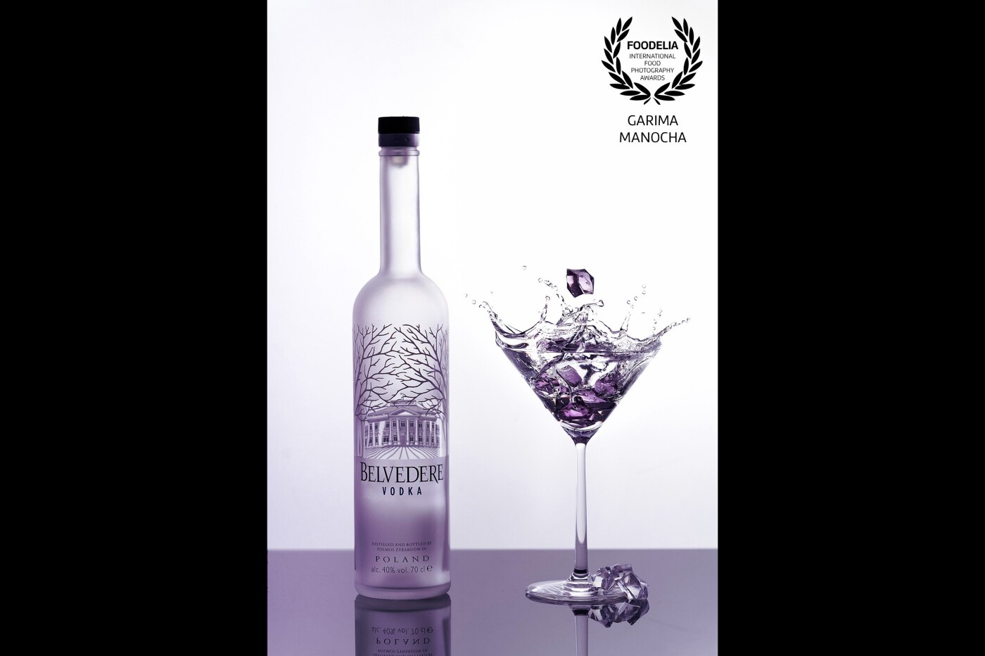 A very classic and subtle yet neat splash shot for a vodka brand. Lit up with a backlit setup,<br />
the splash is achieved by falling crystals of ice.
