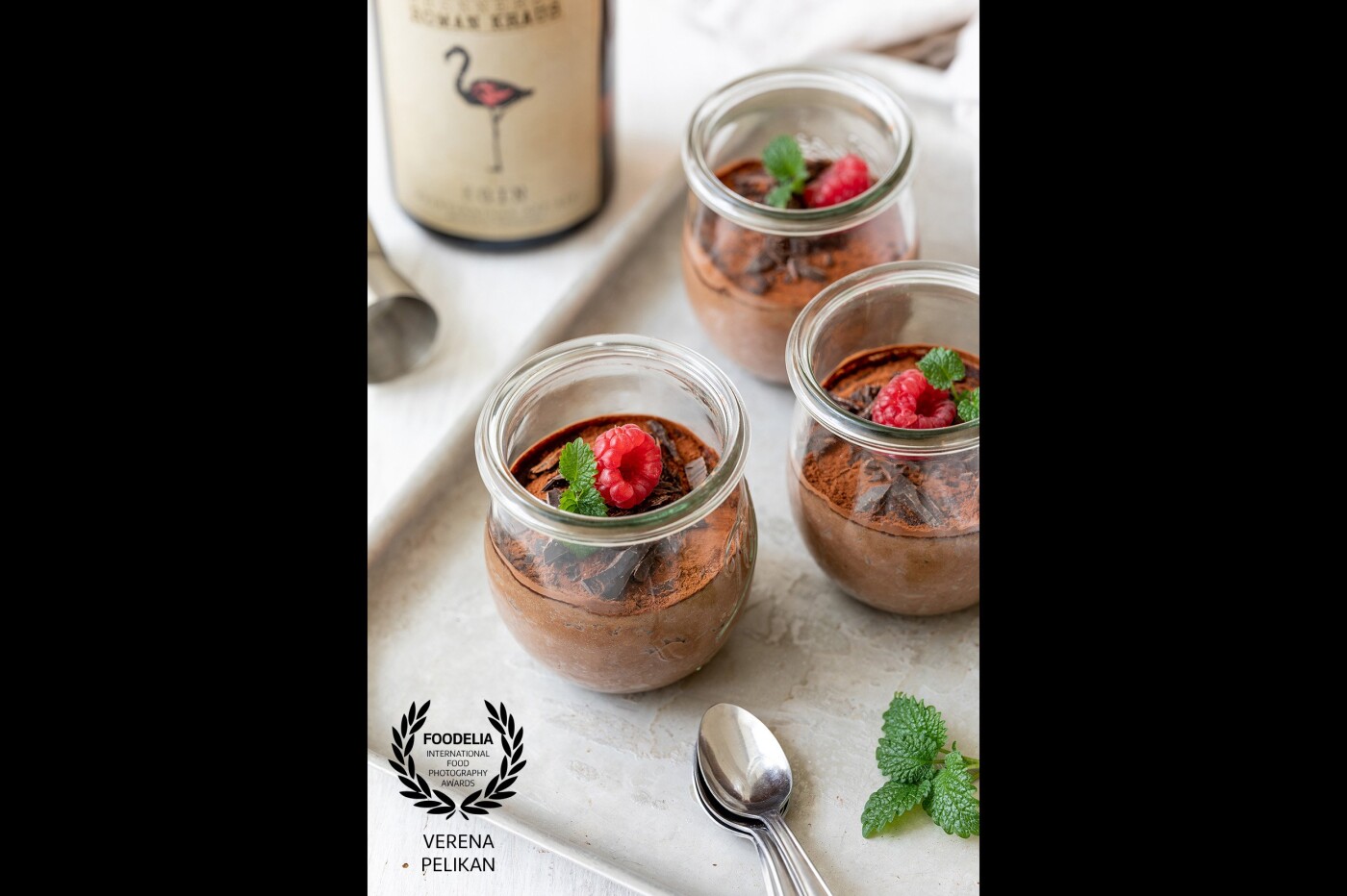 Mousse au Chocolat with refined with Gin. A real treat served as a dessert in a glass.<br />
You can find the recipe on my website: https://www.sweetsandlifestyle.com/mousse-au-chocolat-mit-gin/