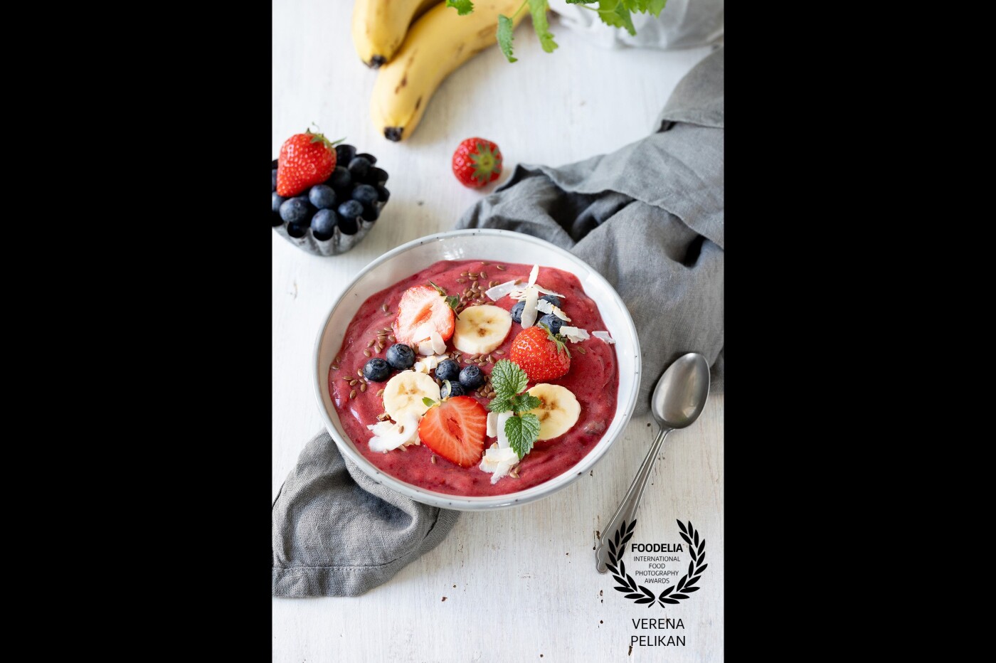 Homemade strawberry smoothie bowl . You can find the recipe and more photos on my website: https://www.sweetsandlifestyle.com/erdbeer-smoothie-bowl/