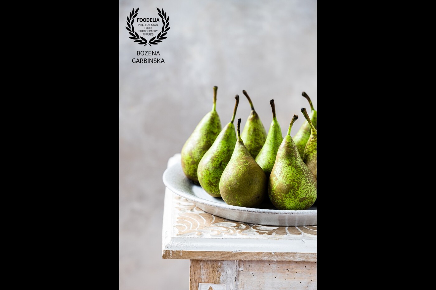 Juicy pears on the table<br />
Camera: Fuji X-T3<br />
Lens: Fujinon 80 mm<br />
Settings: ISO 200, 80mm, 1/3s, f/4.0<br />
Shot using natural light.