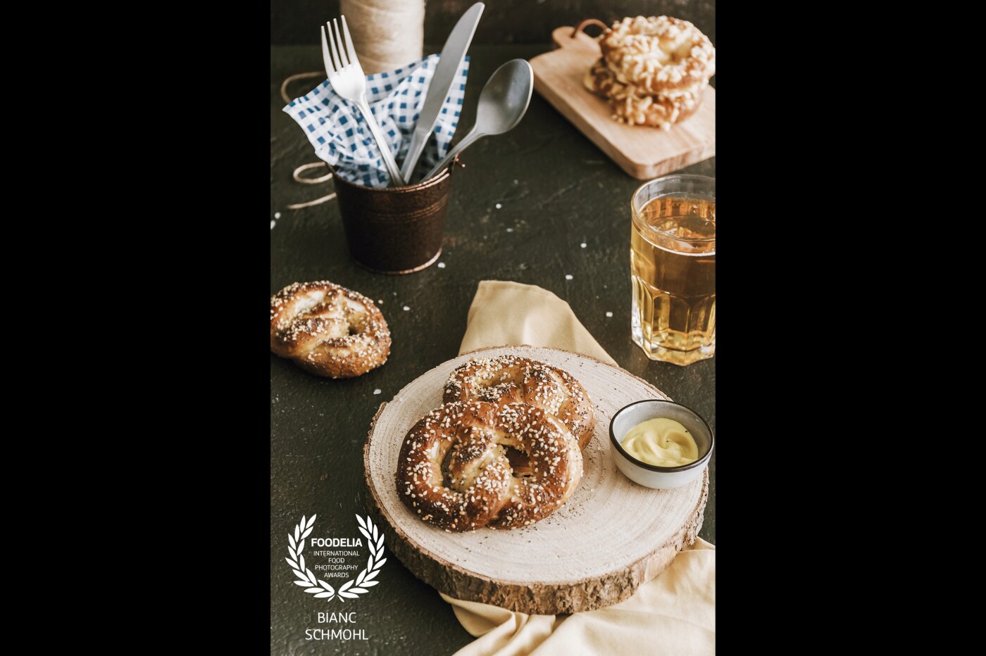 These savory pretzels are such heroes. I added some sea salt, dippers, tableware, and a glass of beer to the setting. Served the pretzels on a tree trunk, which is an all-time favorite eyecatcher!