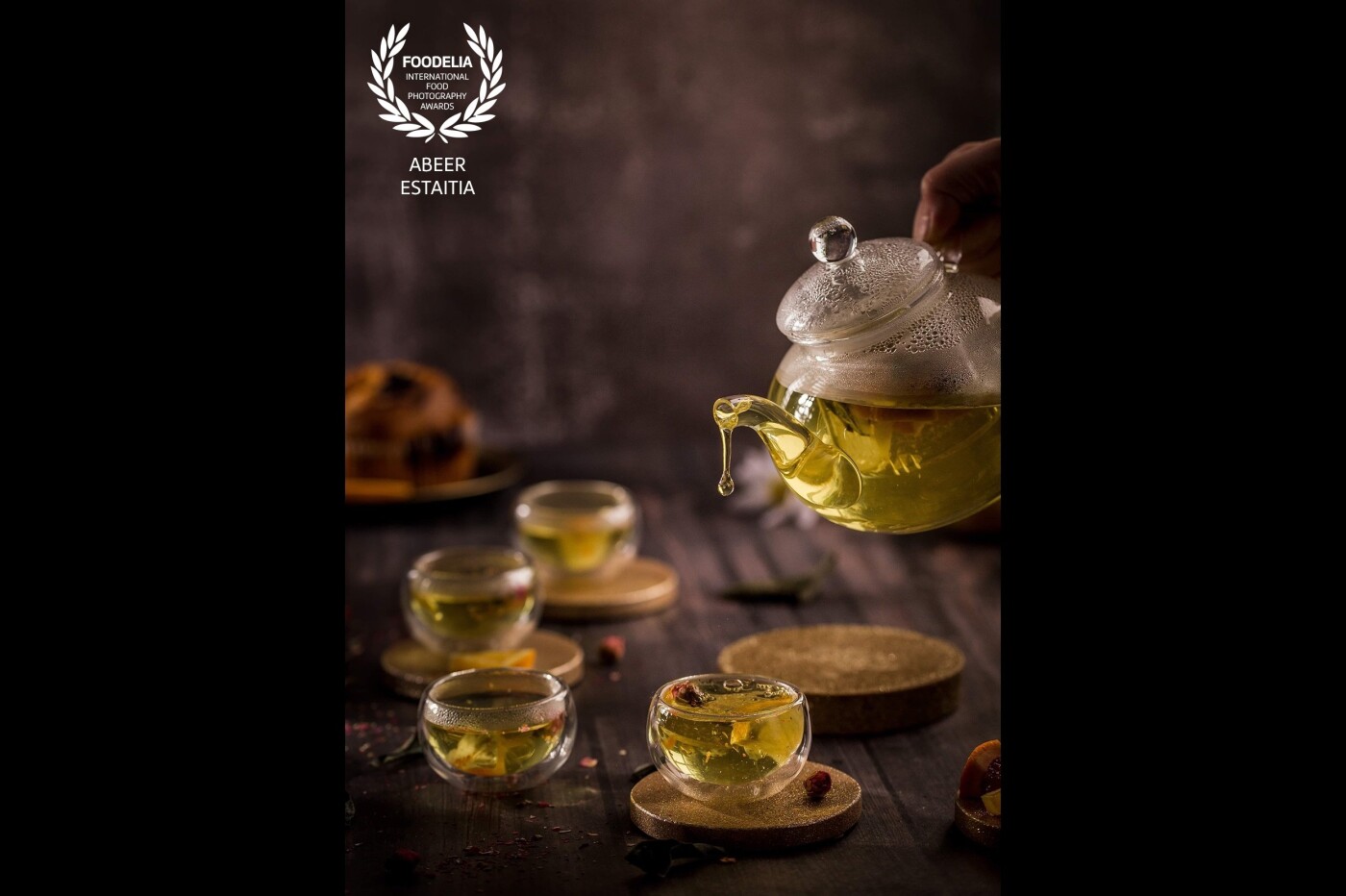 Catch your moment of the day. Stop the time, Relax and enjoy a cup tea, everything will be better. <br />
Freezing motion photography