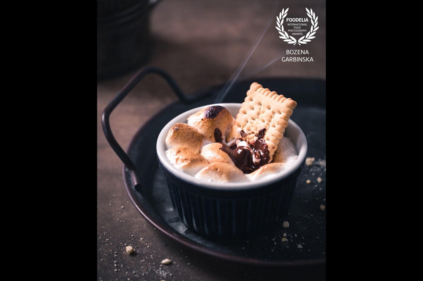 Hot chocolate with marshmallows and cookies. It's delicious<br />
Camera: Fuji X-T3<br />
Lens: Fujinon 80 mm<br />
Shot using artificial light.