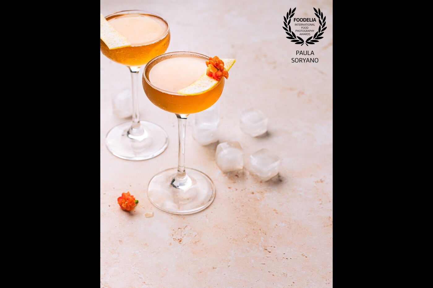 In the search for minimalism, I photographed this monochromatic peach mocktail.<br />
I like to play with different sorts of garnishes, use real ice cubes and create an airy feeling thanks to the use of backlighting.