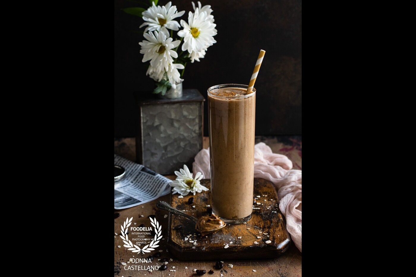 A healthier breakfast smoothie made with vanilla cinnamon coffee that will make it a lot easier to get out of bed in the morning!