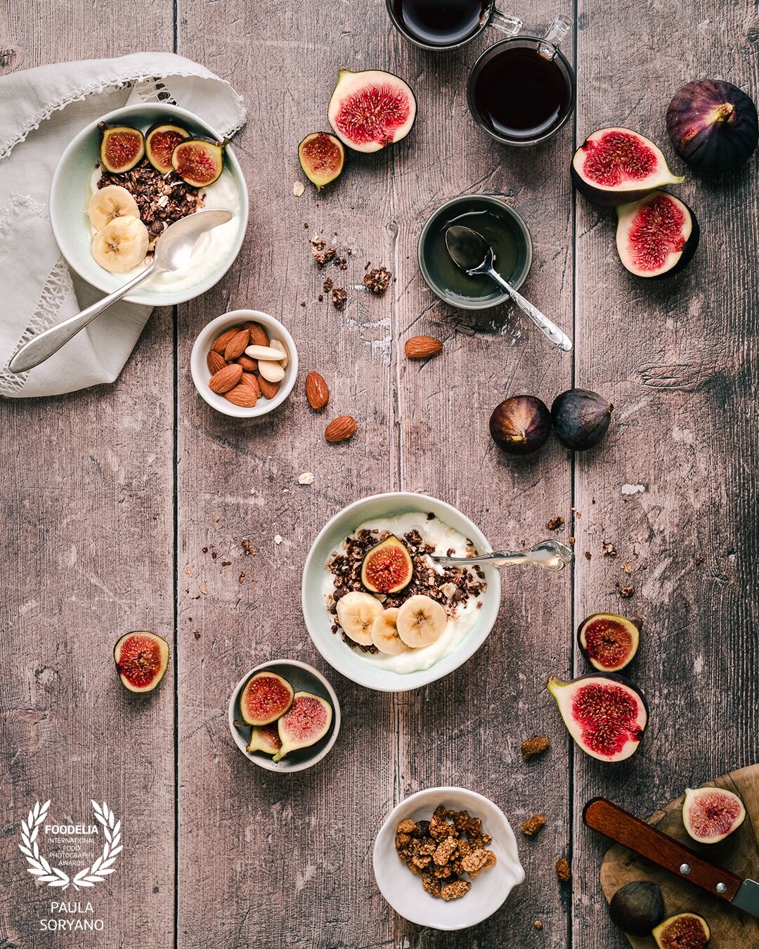 An early autumn breakfast inspired by the beauty of the figs, their color and texture. I wanted to capture something less minimalistic then usual & add a little bit of coziness and natural vibes to it.