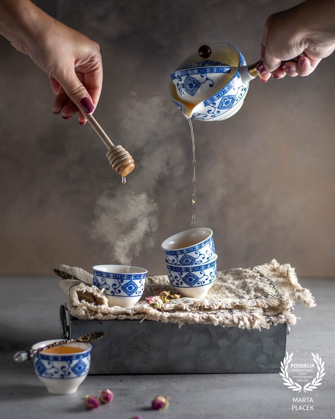 I am an absolute fan of tea and the whole process of its preparation. Nothing's better than a tea in a cold winter evening. Would you agree with me?