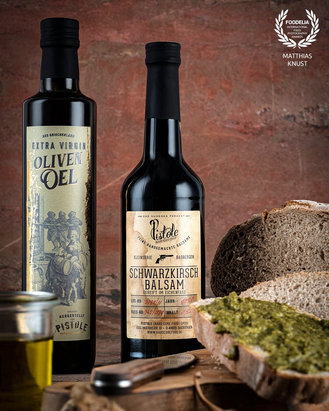 Just olive oil with good bread. A clear, delicious photo set that whets the appetite for more. The food dealer loves straight, honest and straight to the point, high-quality food.