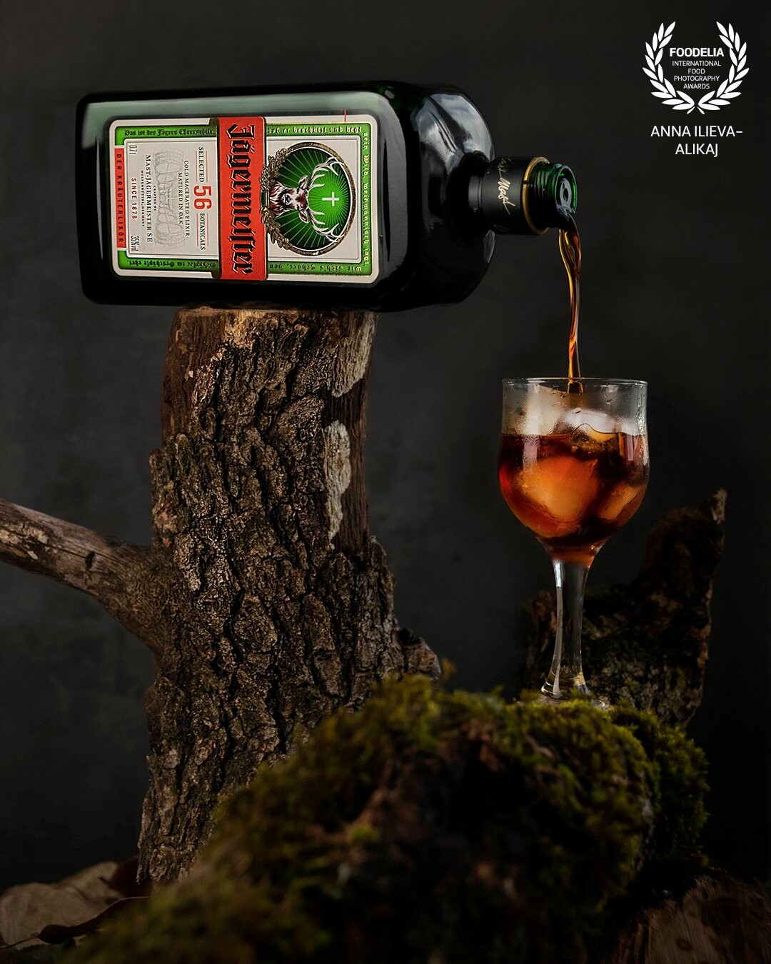 Served by the nature - the essence of Jagermeister liqueur is made of herbs macerated in oak wood. Which is why I have chosen to use real oak wood, to present this product closer to its natural environment and to accentuate the values it has.
