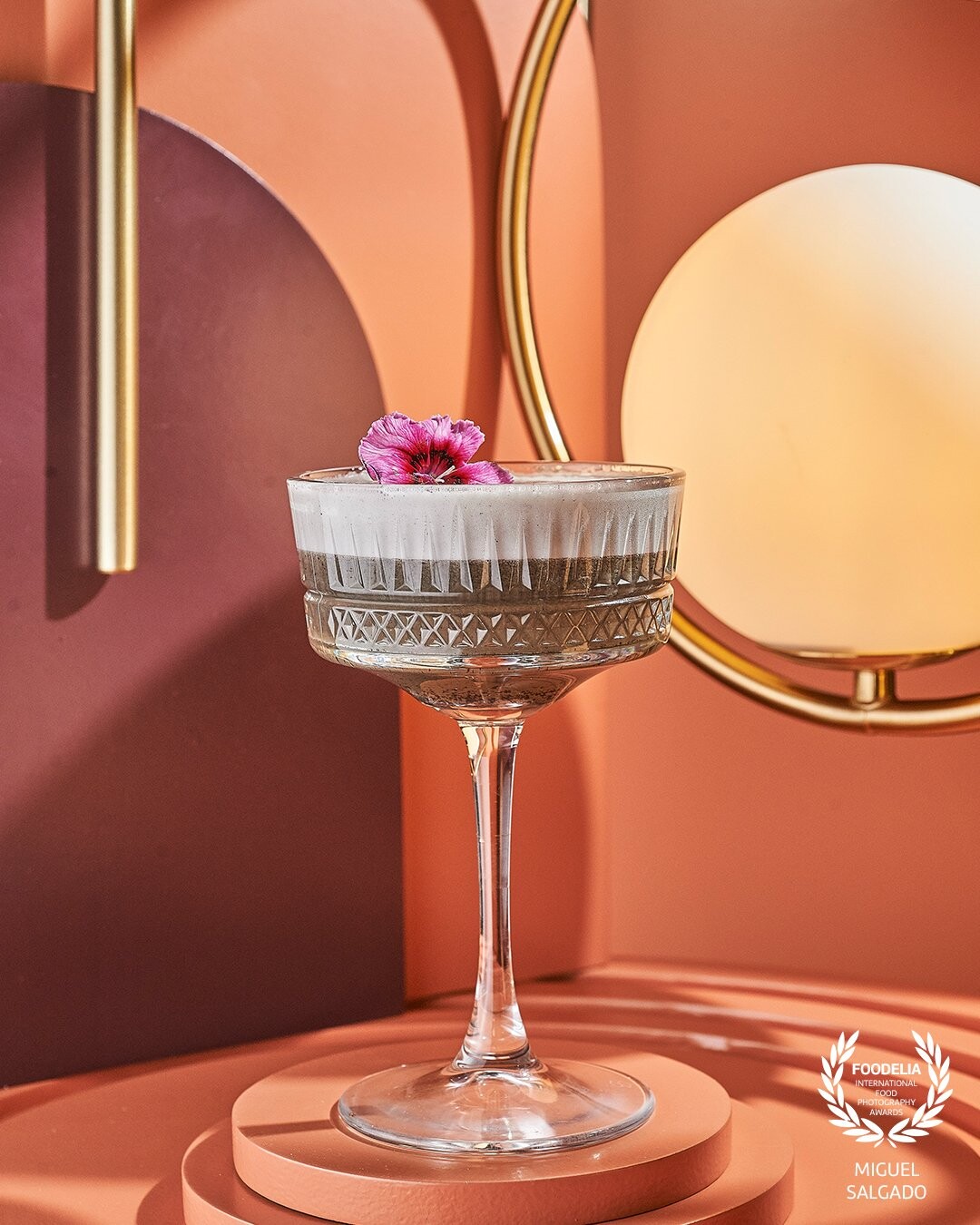 The main concept of this photoshoot were inspired by the interior design of the bar. The long lines, the rounded forms, the use repetition and the colors were complimented with a lighting setup that included harsh shadows and some soft controlled light to model the glassware.