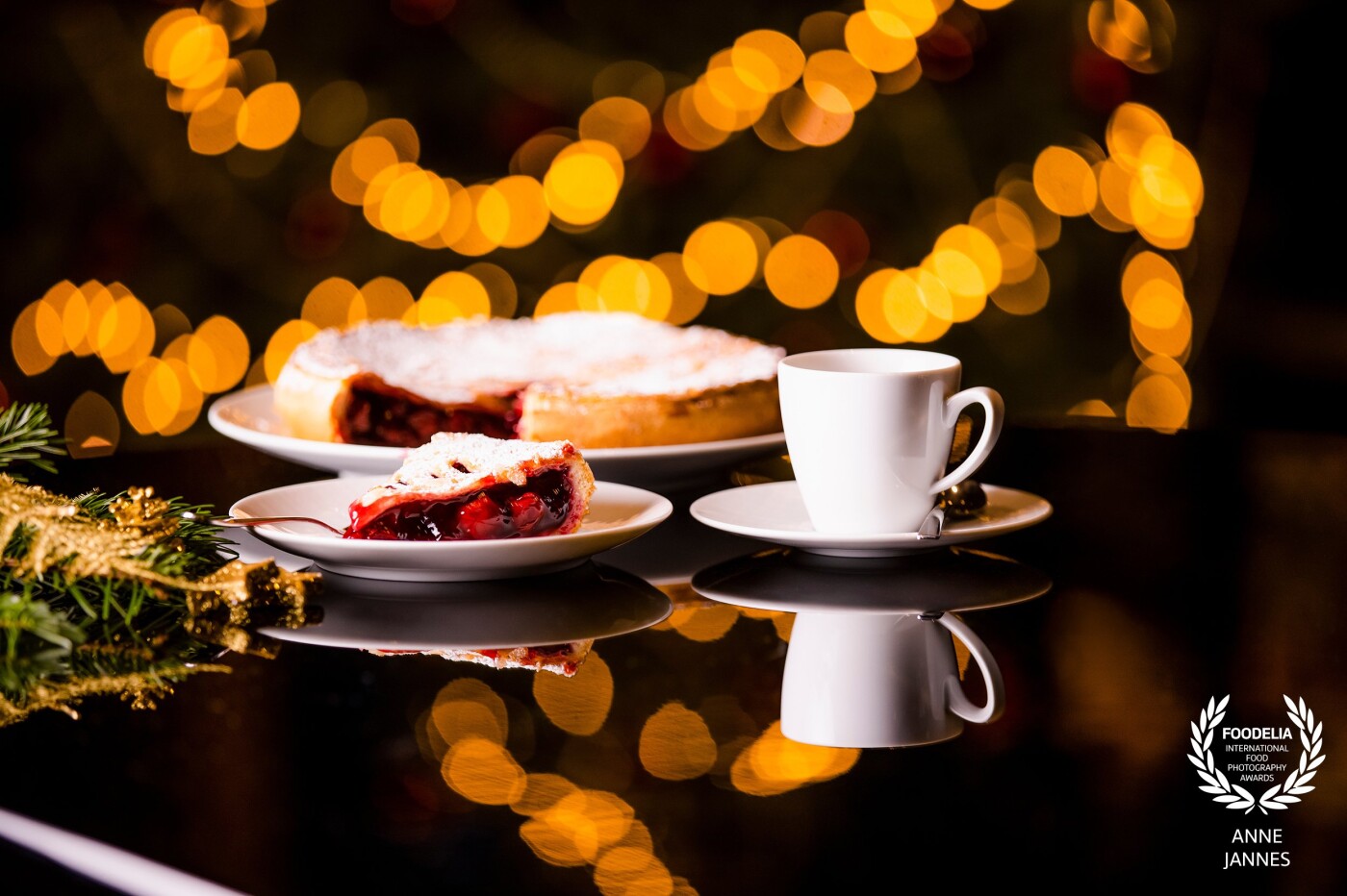 This image was shot for Oostwegel Collection. They serve amazing pie. Because of a Christmas deal I tried to add the feeling of Christmas by adding bokeh. Here you can see the cherry pie with a hot coffee.