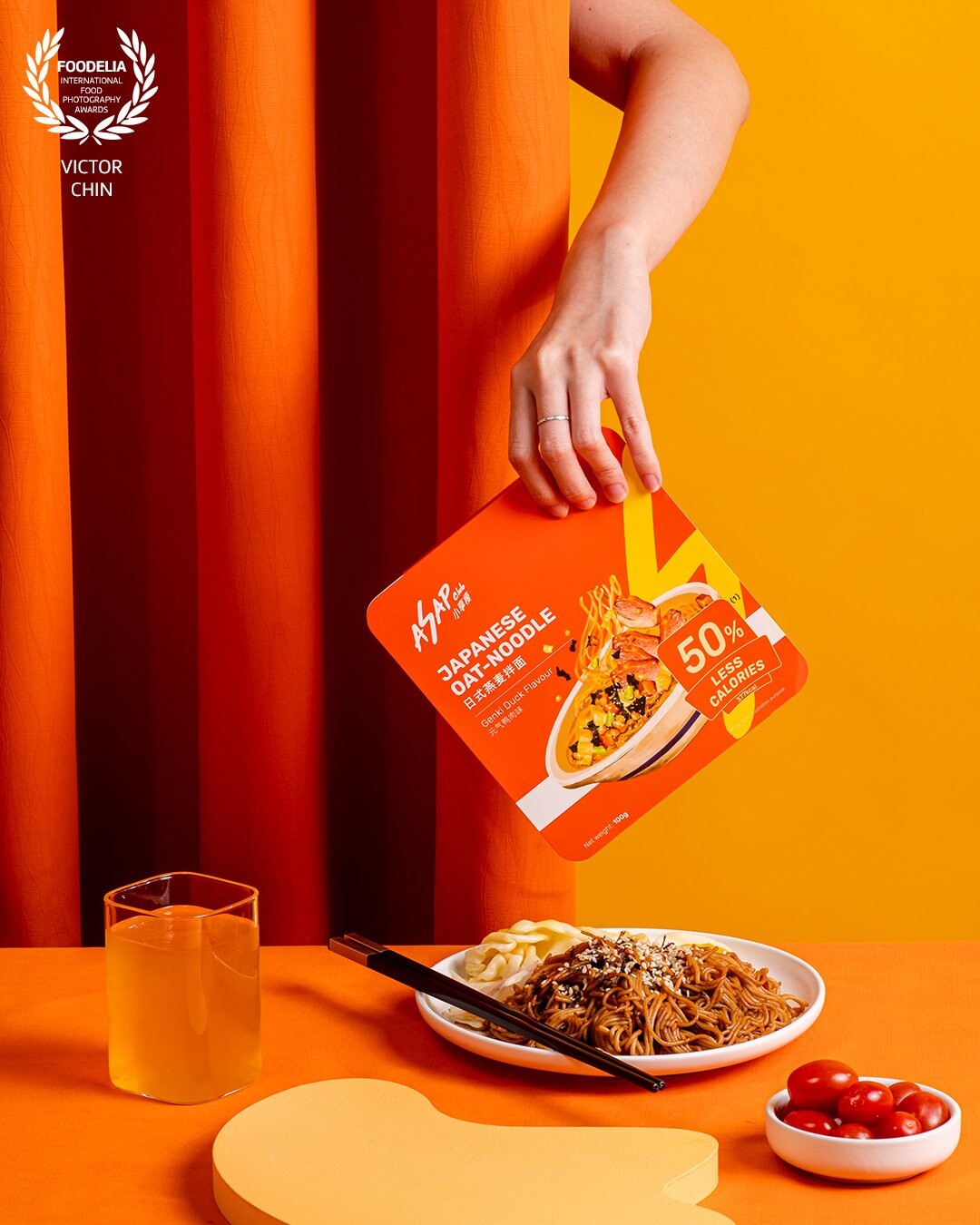 Shot this healthy diet instant oat noodle for a local brand. The idea is to match the ambience with the product color. 3 lights setup to achieve this result.