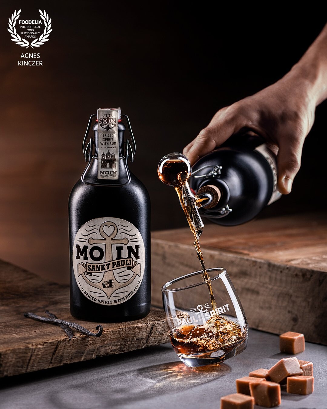 Based on a concept developed together with the client, the aim was to visualize the flavours of the drink, at the same time highlighting the product. A moody athmosphere was created which matches the rum, using the manufacturer's accessories. Part of an advertisement campaign.