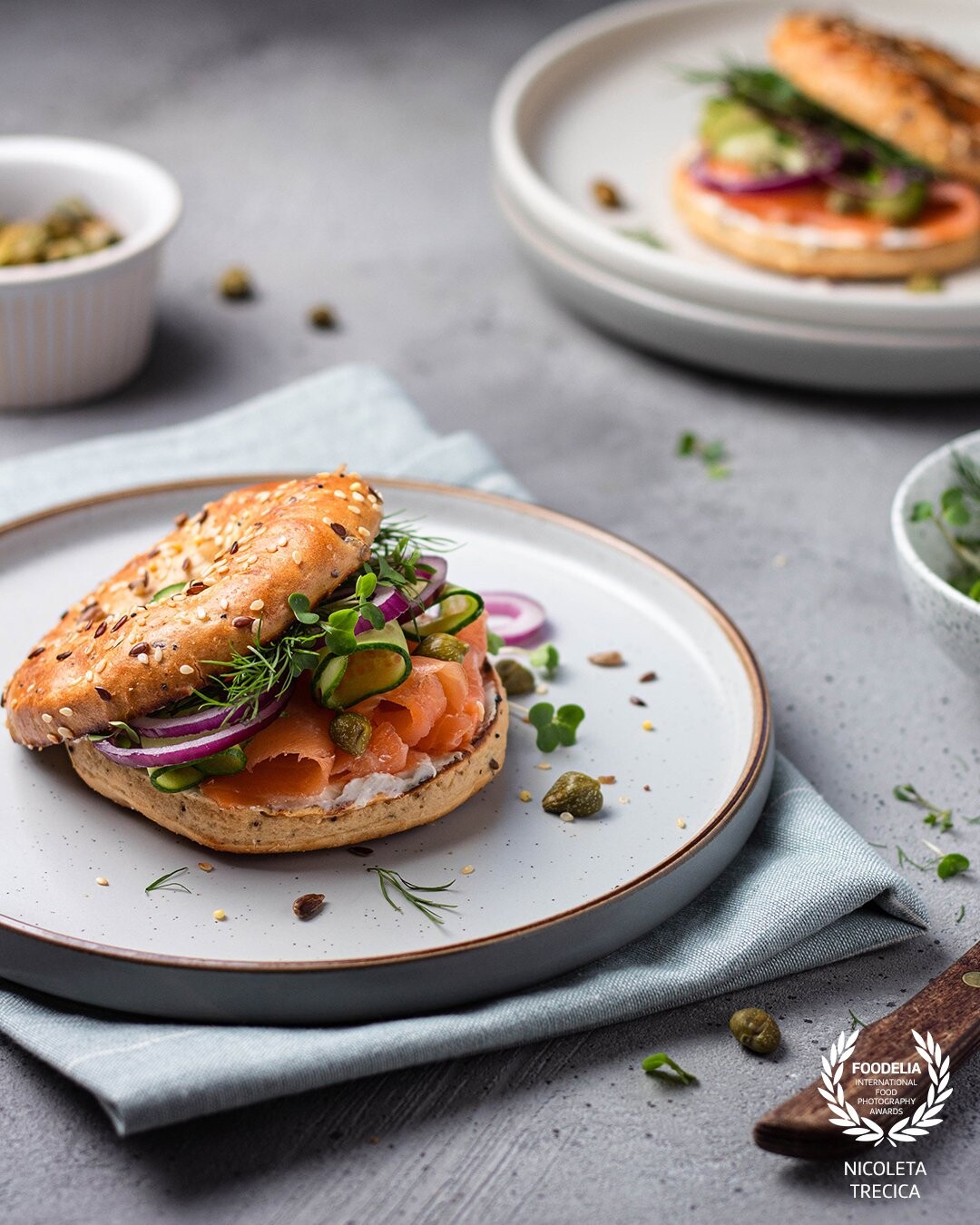 I have had the  idea of this shot in my mind for a while and I wanted to practice with food styling, so the salmon bagels offered me this opportunity.