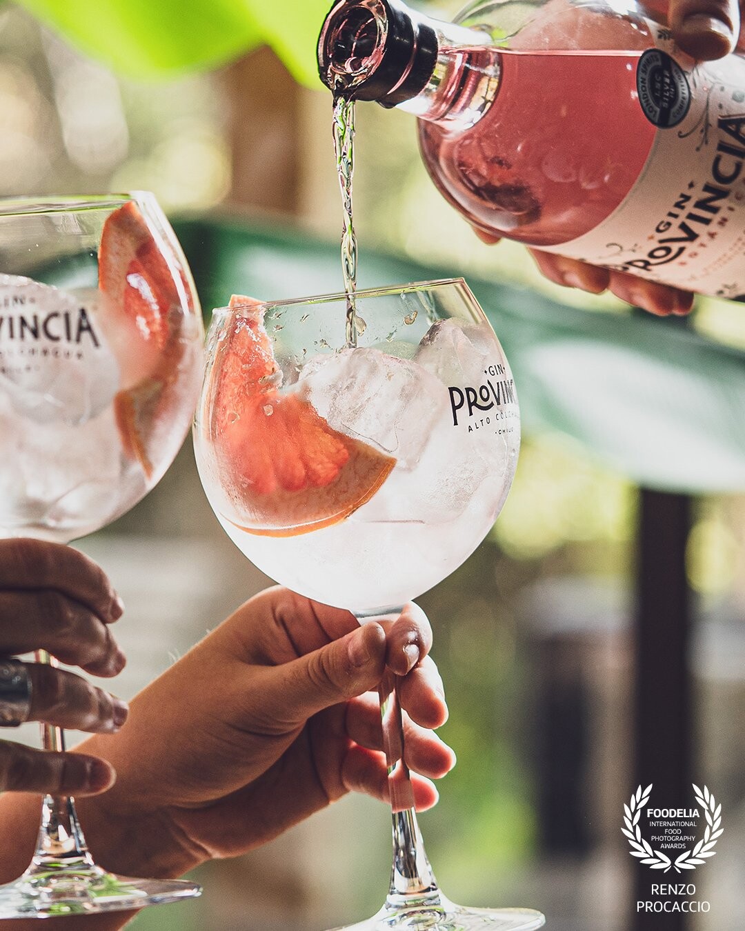 I took this photo for a brand that I have worked with frequently, the idea was to capture a little of the movement when you serve the gin in a glass. @ginprovincia
