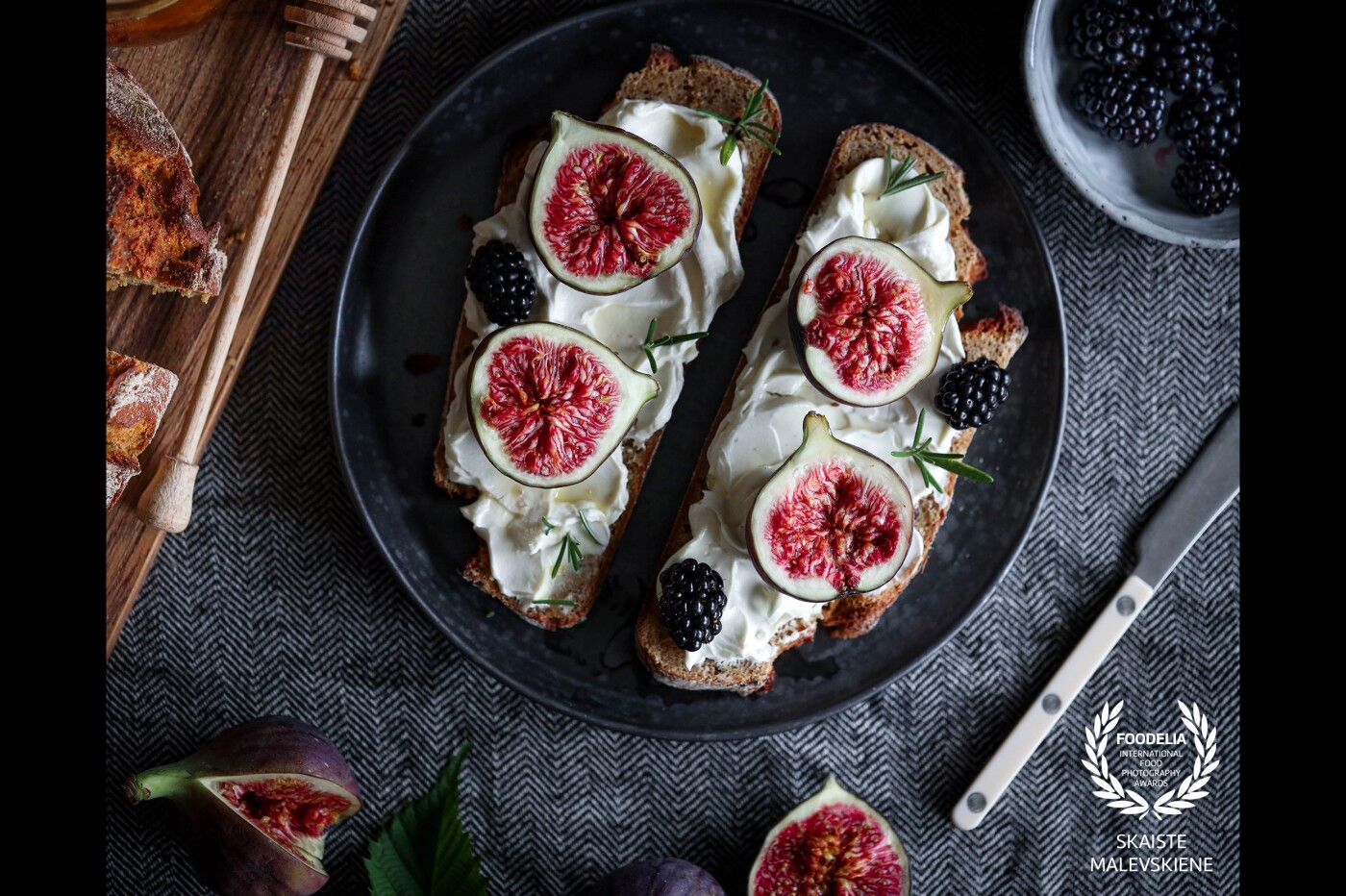 One of the simplest ways to enjoy the best tastes and textures of figs is to eat them fresh on a sourdough bread toast, with a bit of a cream cheese or creamy goat cheese (of you like it) a drizzle of honey and a few rosemary leaves.