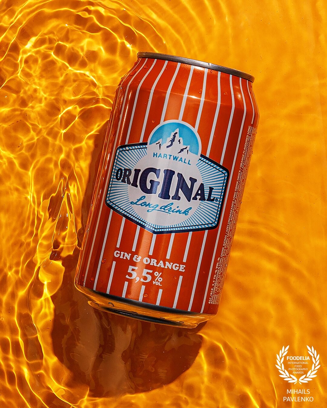 If it's hot, just try @originallongdrink drink. Photo shoot of the gin drink in a small bath. Big thanks to @originallongdrink.lv for the product.