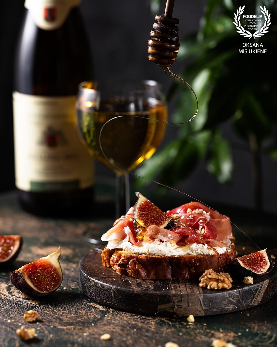 Homemade Bread is one of my favorite foods of all time. There really is nothing quite like a warm slice of fresh bread served with a thick pat of butter on top.  And if homemade bread served with fresh cheese, Serrano ham and figs. The perfect appetizer with wine.