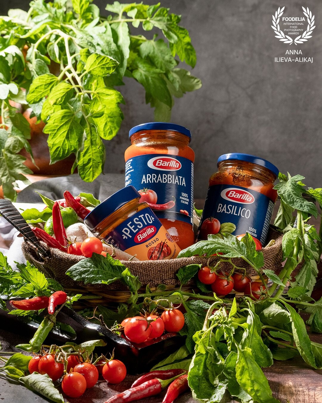 Looking for a rustic, yet simple presentation of these tomato-based Barilla products. The abundance of the harvest bathed in "sunlight" contributed to this genuine and fresh look. Technically I used several studio lights and some reflectors. The use of complementary colors make the product stand out.