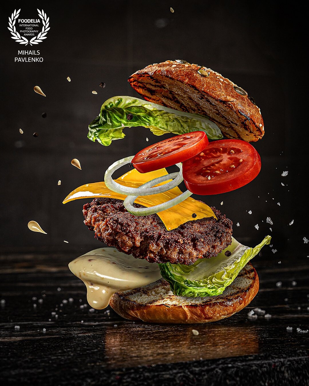 Fresh and juicy indgredients in beef burger. Photo shoot of the menu in Hilton hotel @hiltongardeninnriga in Riga specially for Beef Room restaurant @beef.room.riga