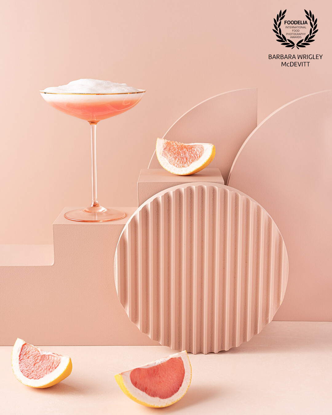 I wanted to create a monochromatic image for a grapefruit cocktail I'm fond of.  So I went with these wonderful shapes from @ericksonsurfaces, some fresh grapefruit slices and my cocktail, of course.  Shot on a Nikon z7ii with Profoto B2 lighting.