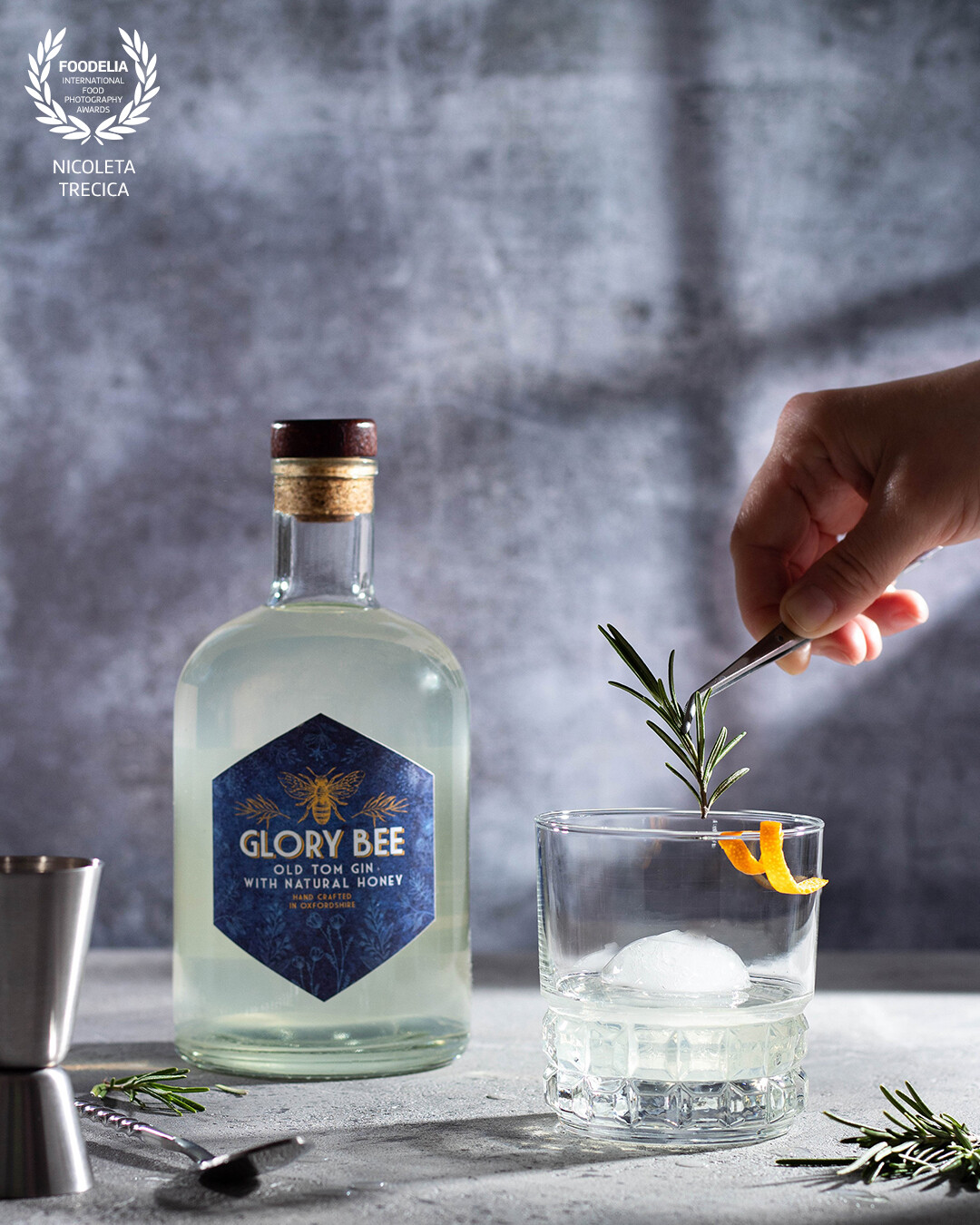 This image was created for a client. The request was to have a shot focusing only on the gin, being a smooth drink. Having a human element in action, it gives the feeling that the drink is ready to be served.