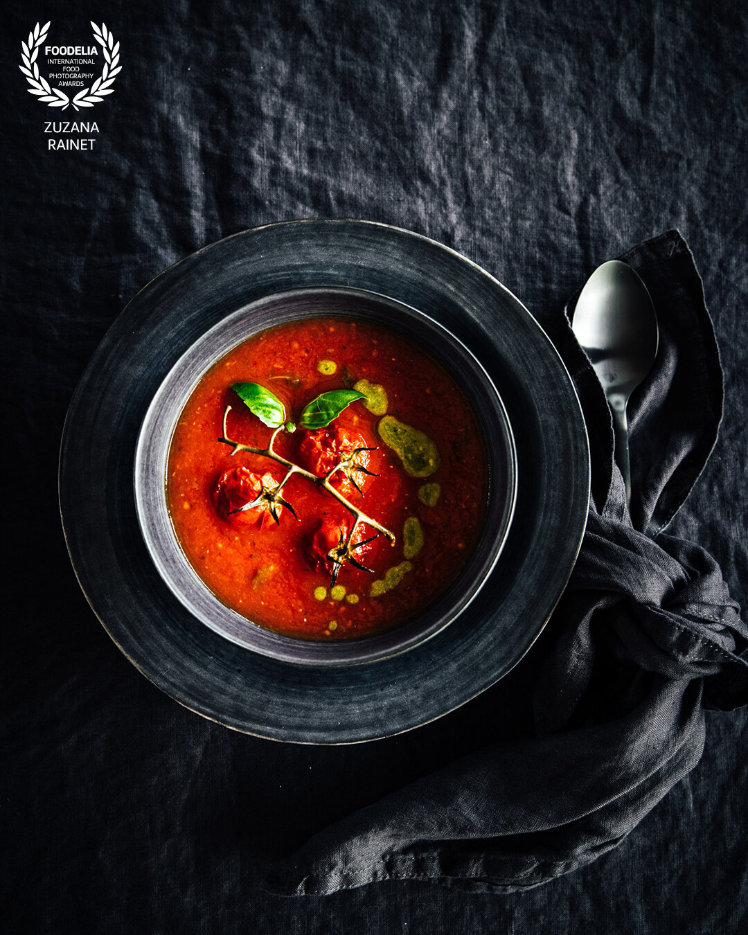Homemake roasted tomato soup with fresh basil pesto and roasted tomatoes. Shot with Canon EOS R6 and natural light in my home studio.
