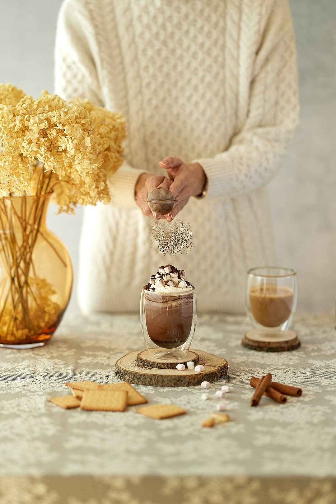 In this photoshoot I wanted to capture the frozen movement of cocoa powder falling on a hot chocolat...