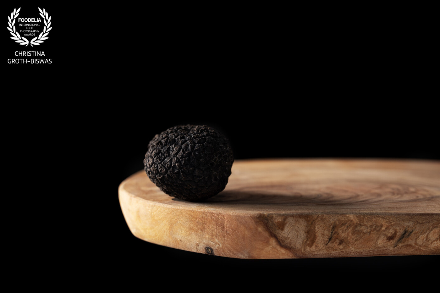Portrait of a winter truffle.