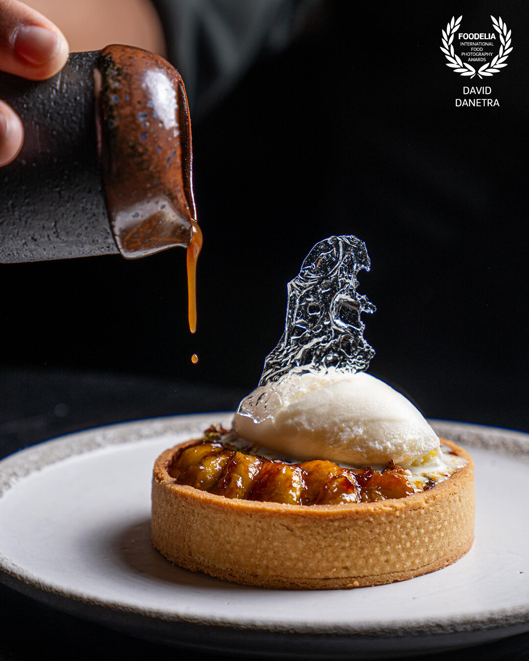 Banana Crunch, where smoky banana cream, hazelnut toffee, and mascarpone ice cream come together in perfect harmony. A spoonful of pure comfort from @dondohbogota