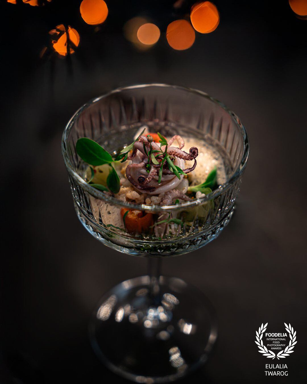 Seafood Cocktail with Miso<br />
Totanis / Sepia / Calamari<br />
<br />
This photograph was taken during an exclusive cooking course, capturing the culinary artistry of Nico and Jörg Sackmann.<br />
<br />
Father and son, Nico and Jörg Sackmann, are a dynamic fine-dining duo. Their passion for gastronomy drives them to craft dishes that surprise and delight, blending regional roots with modern techniques.<br />
<br />
Jörg Sackmann’s decades of classical expertise meet Nico Sackmann’s fresh impulses, modern approach, and global inspirations. Their balance of tradition and innovation defines their cuisine.<br />
<br />
For them, cooking is more than a craft—it’s an art that brings people together and creates memories. Their inspiration comes from the Black Forest, their travels, and constant culinary dialogue. Their cookbook, SACKMANN: Unser Kochbuch, presents 248 exceptional recipes reflecting their philosophy.<br />
Herzliche Grüße<br />
Eulalia Twaróg
