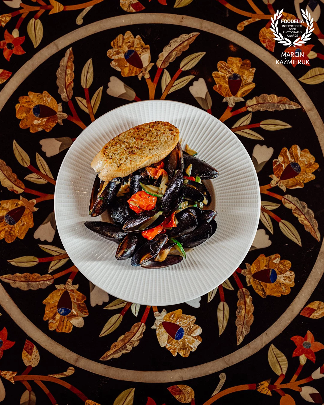 New menu created by chef Krzysztof Szpytma at @palacwojanow Poland<br />
Mussels / Zucchini cherry tomato / parsley / white wine / browned butter<br />
<br />
@marcin4funphotos @krzysztofszpytma<br />
@fotofoodie @nikon_pl @nikoneurope @nikonusa @godox_global