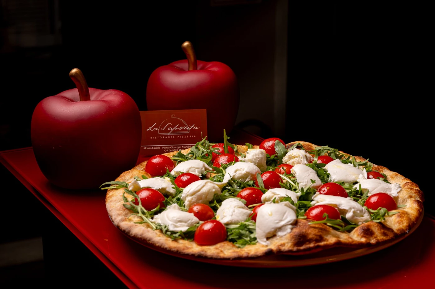 Tasty and elegant this pizza with buffalo mozzarella
photo taken at @lasaporita_  during a shooting...