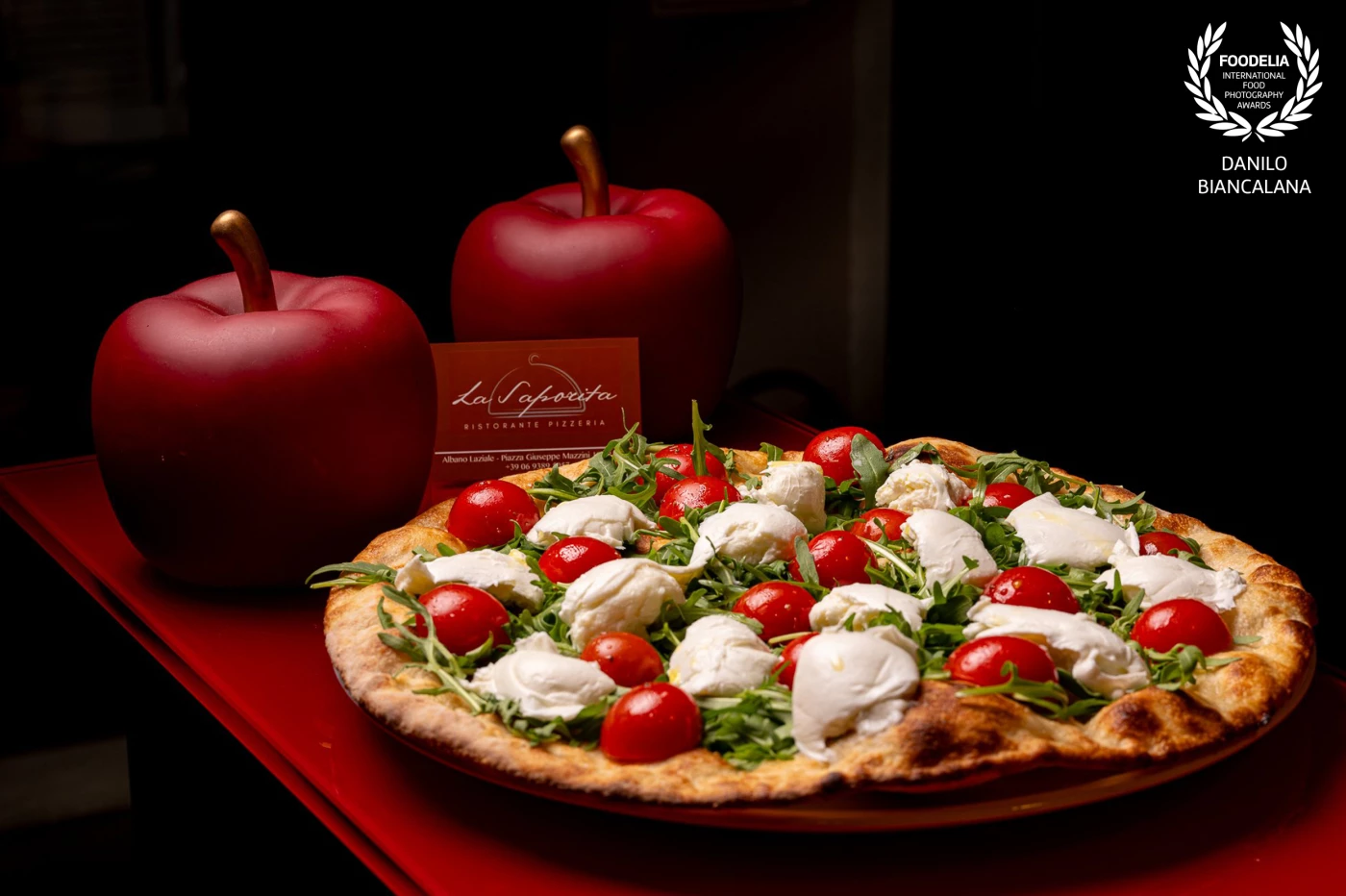 Tasty and elegant this pizza with buffalo mozzarella<br />
photo taken at @lasaporita_ during a shooting for social networks