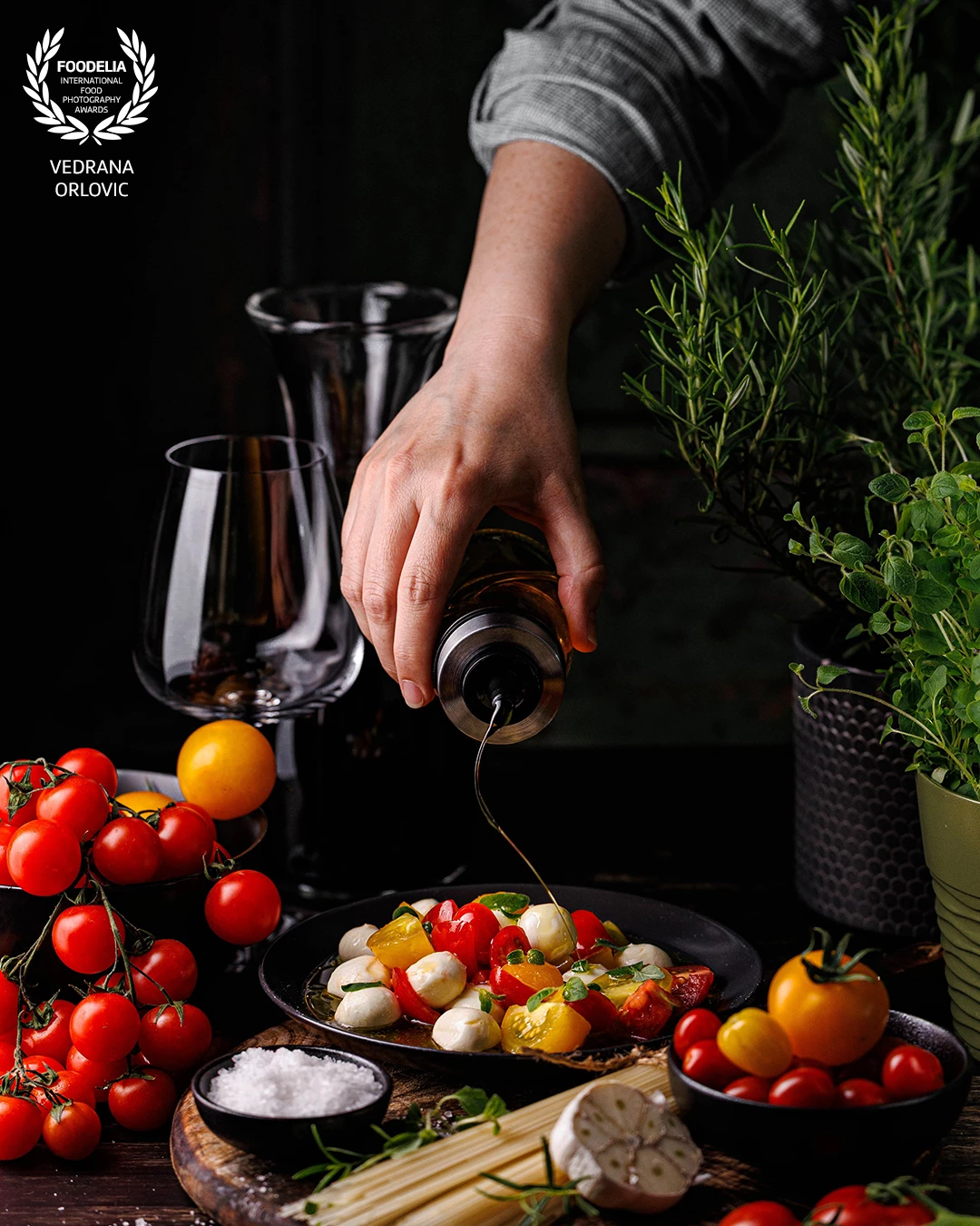 Tomatoes, olive oil, mozzarella, and garlic are my go-to summer essentials. Whether I’m making a light salad or mixing them into gluten-free pasta, they’re always in use. With a sprinkle of sea salt, a handful of fresh herbs, and a glass of good wine, you've got the taste of summer in every bite.