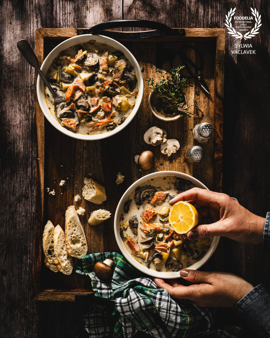 Spring may be so moody. One day it is hot, and the next day temperatures drop by 30F! I'm not worried, I have this delicious Smoked Salmon Creamy Chowder to enjoy. This soup, made with flaky salmon, tender potatoes, and meaty mushrooms, is flavorful and satisfying.