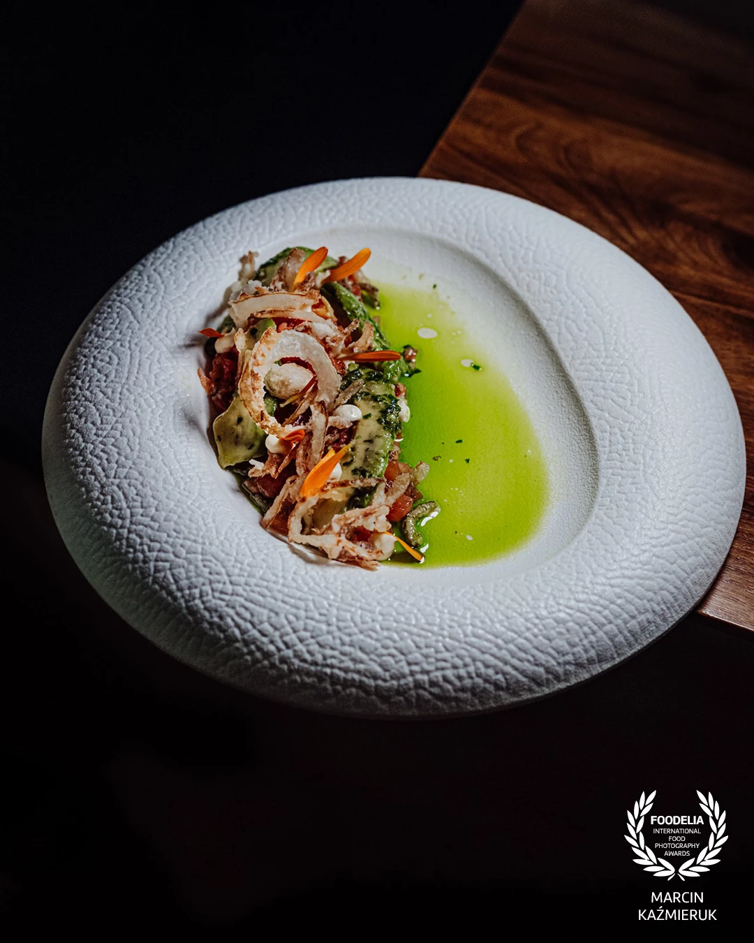 Visiting the very talented chef Tomasz Czarnecki at Boreczna,- Poland a place with a unique atmosphere.<br />
<br />
On the plate: Tomato tartare / avocado / roasted onion / chive oil<br />
<br />
@marcin4funphotos @tomaszczarneckichef<br />
@fotofoodie <br />
@borczna <br />
@nikon_pl @nikoneurope @nikonusa