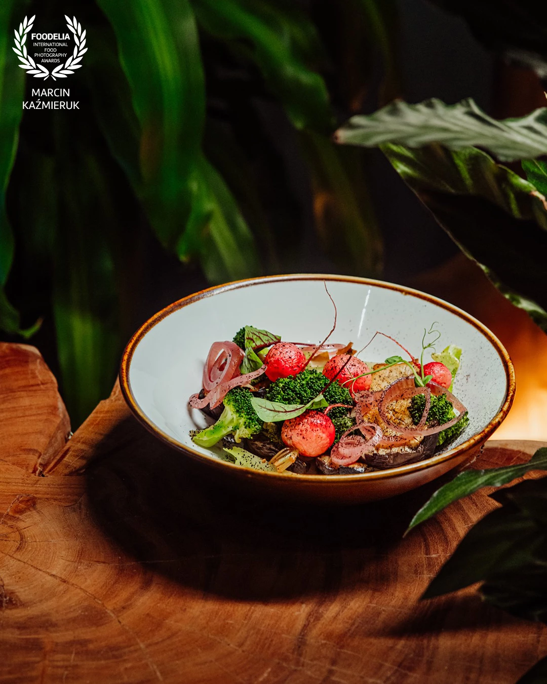 New menu by new chef @maciejmoranski at beautiful and delicious restaurant Horyzont Smaków @zlotyhoryzont. At the picture Boyster mushroom/wild broccoli/baby carrots/pickled vegetables<br />
<br />
@marcin4funphotos<br />
@fotofoodie<br />
@nikon_pl @nikoneurope @nikonusa
