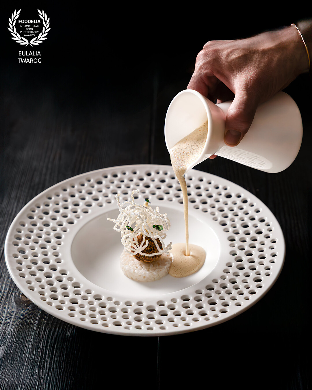 Warmth, flavor, nature, and the extraordinary creativity of the chef make this a place you simply have to return to.<br />
Photoshoot created for @micha.ammon at his restaurant @gasthausjakob