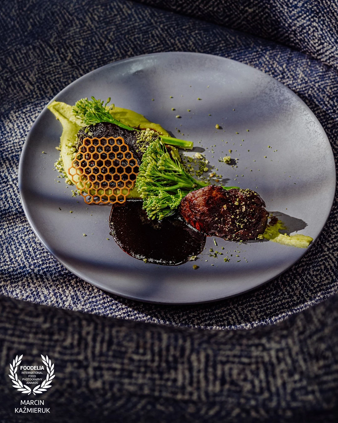 New menu by new chef @maciejmoranski at beautiful and delicious restaurant Horyzont Smaków @zlotyhoryzont. At the picture: Lamb rump/demi-glace/broad beans/wild broccoli<br />
<br />
@marcin4funphotos<br />
@fotofoodie<br />
@nikon_pl @nikoneurope @nikonusa