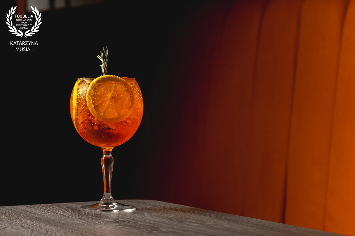 Golden, bold, and effortlessly classy — where citrus meets twilight in one perfect sip.<br />
Captured in Villa Hercules, @willahercules, Świnoujście old town.