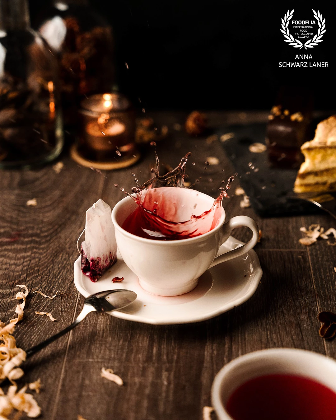 A cozy tea moment captured for @hotel.peter in the mountains of South Tyrol.<br />
One of my very first splash shots โ created with patience, precision, and plenty of practice. The warm light and organic textures bring a sense of calm and comfort to this alpine winter setting.