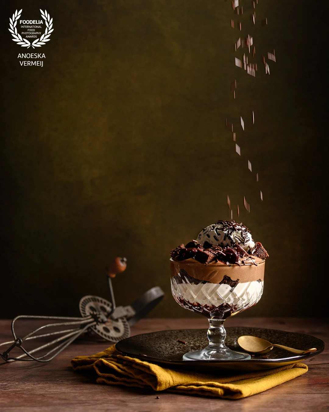 a moody fall-vibe was what my client wanted. And that is exactly the thing I like! Also the movement in the sprinkles is for me the eyecatcher in this pic. Love this mood!