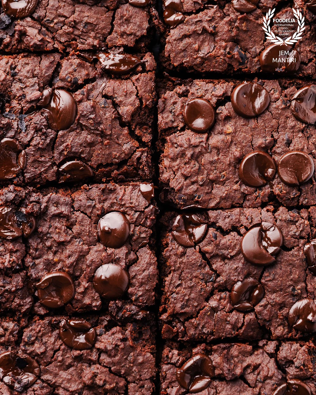 Close-up shots are one of my favorites, and I love the extra challenge of shooting 'ugly' brown food like this black bean brownie, shot for a client of mine, Amaizin. Love how the light falls on the chocolate chips, giving them that shine that makes the food look extra yummy! 🤤